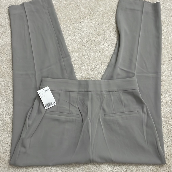 NWT H&M ankle dress pants with elastic waist band and clasp front.  Size 8 - Picture 5 of 7